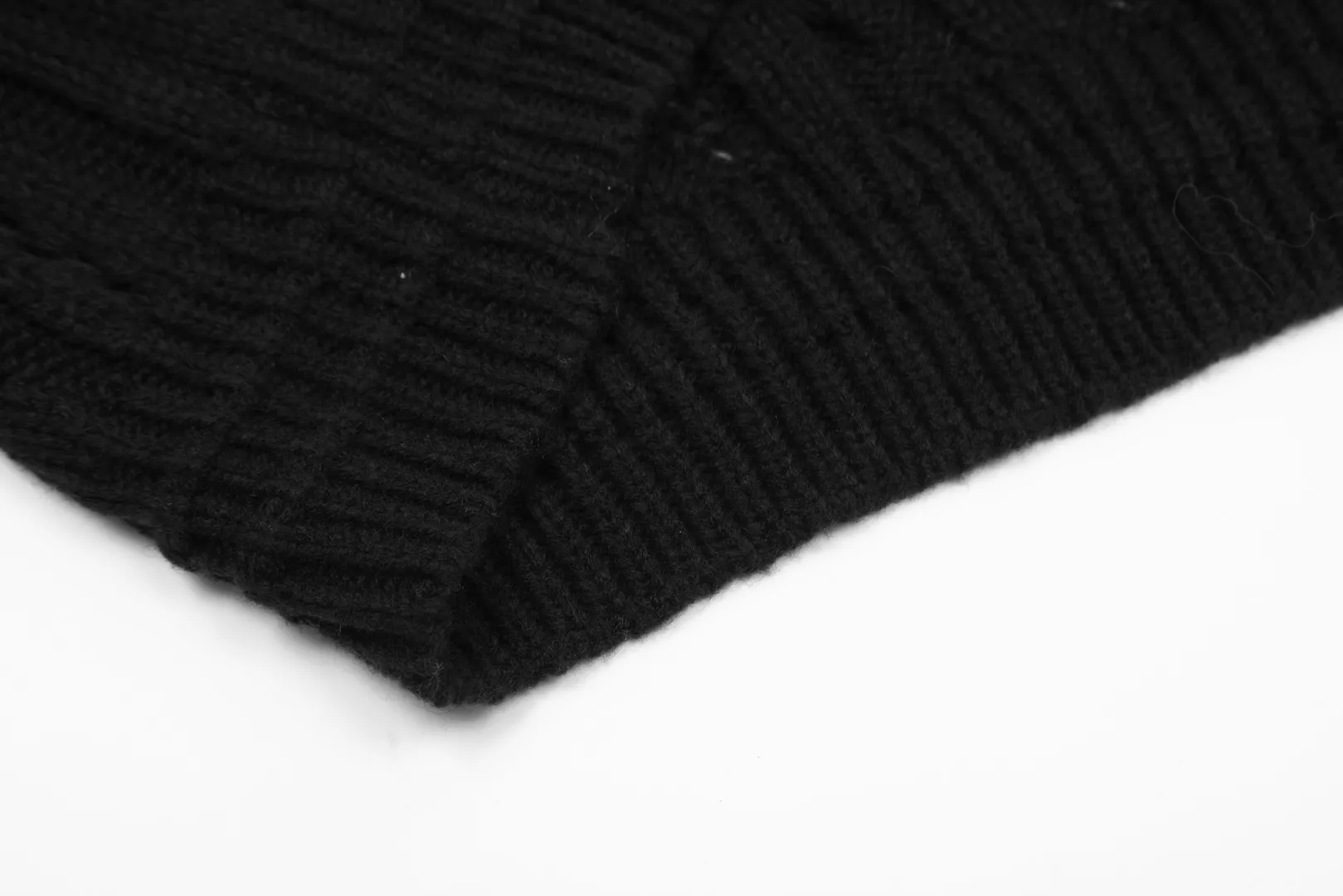 vivienne west wood West Queen Vivian Saturn New Retro "Unisex" Hollow Knitted Sweater Wool Round Neck 2024 Spring New Size: S -M- L Color: Apricot Black